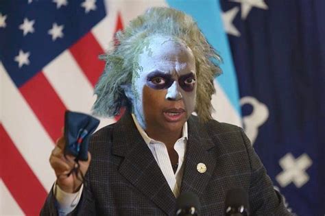 Lori Lightfoot Beetlejuice memes take over internet as Chicago mayor slams Clarence Thomas at ...