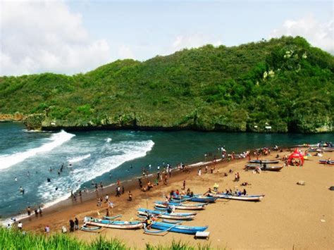 Bali Indonesia Holiday Travels: Yogyakarta Exotic Baron Beach