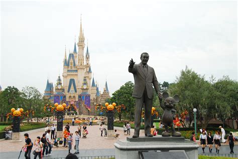 5 Tips for Saving Money at Tokyo DisneyLand and Tokyo Disney Sea