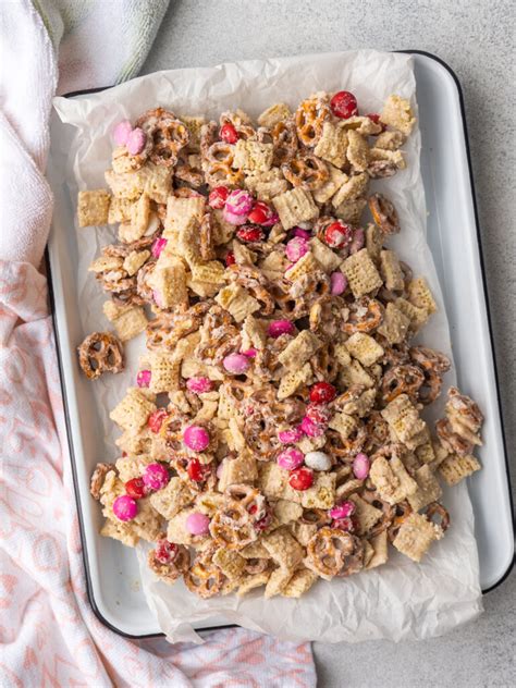 Strawberry Valentine's Snack Mix - Easy Strawberry Chex Mix Recipe