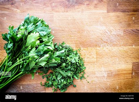 Chopped parsley hi-res stock photography and images - Alamy