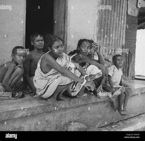 Bengal famine 1943 Black and White Stock Photos & Images - Alamy