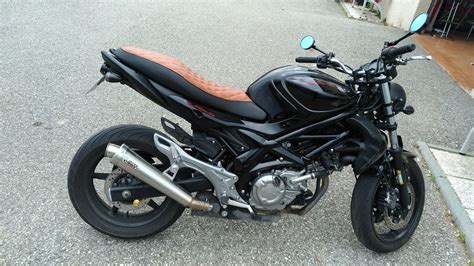 Suzuki Gladius de 2012, façon Scrambler. | Custom motors, Suzuki sv 650, Suzuki