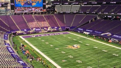 Moment of silence for George Floyd held before Vikings game