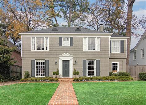 Half Brick- Half Siding house. I love the color | Home Improvement ...