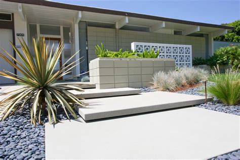 25 Garden Designs for Midcentury Modern Homes