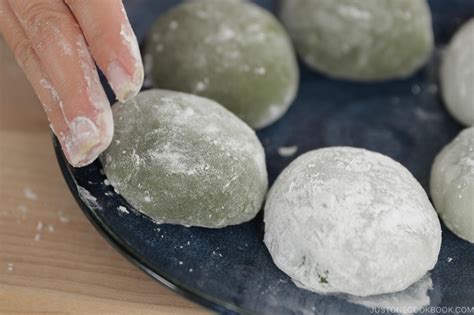 Green Tea Mochi 抹茶大福 • Just One Cookbook