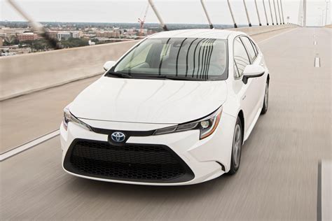 The 2020 Toyota Corolla Hybrid requires few sacrifices to save gas - CNET