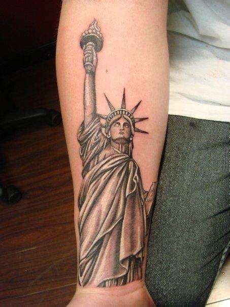 Black And Grey Statue Of Liberty Tattoo On Right Forearm | Statue of ...