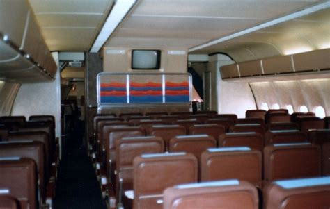 United Airlines DC-10 Cabin | Vintage aircraft, Aircraft interiors ...