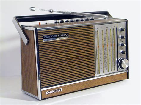 Grundig ConcertBoy 210 | Vintage radio, Transistor radio vintage, Retro radios