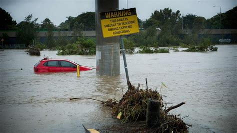 In Pictures: Cyclone Debbie hits Australia causing floods and ...