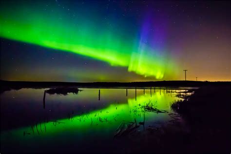 magnetic fields - What causes the sharp borderline at the bottom of northern lights? - Physics ...