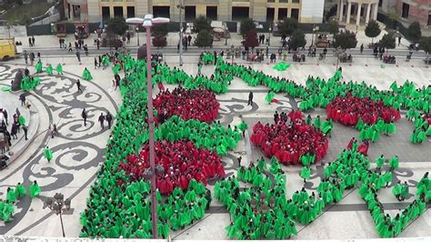 RAW Video: Attempt for Largest Human Christmas Tree in Skopje - YouTube