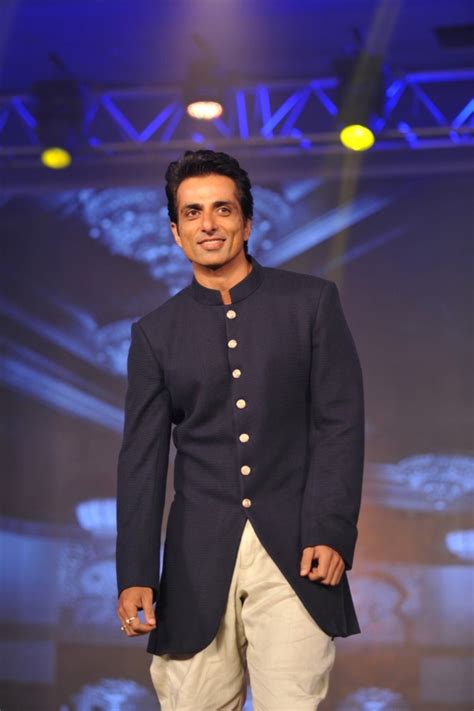 Sonu Sood walks the ramp at film Happy New Year trailer launch 3 ...