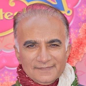 Iqbal Theba - Age, Family, Bio | Famous Birthdays