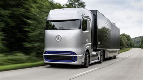 Mercedes-Benz previews fuel-cell semi with GenH2 Truck concept