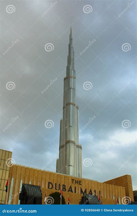 The Burj Khalifa and the Dubai Mall. Editorial Image - Image of burj ...