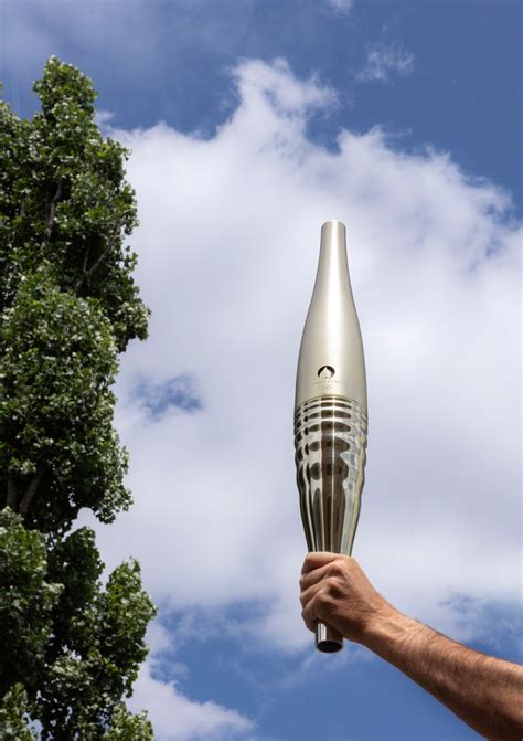 Paris 2024 Olympic and Paralympic torch unveiled by designer Mathieu Lehanneur | CNN