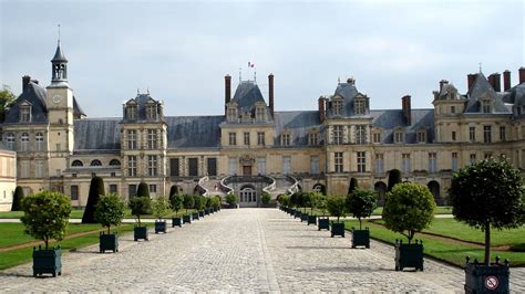 RENAISSANCE ARCHITECTURE, FRANCE, Fontainebleau; Cour d'Honneur at Fontainebleau (16th cen ...