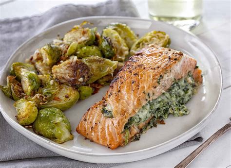 Spinach Stuffed Salmon {VIDEO} - i am baker