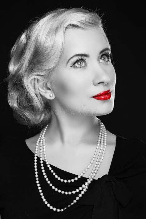 Retro Woman With Red Lips. Black And White Photo Stock Photo - Image of girl, blonde: 29713550