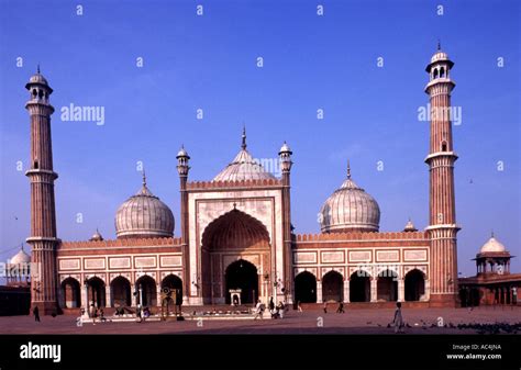 India hindu muslim temple mosque hi-res stock photography and images ...