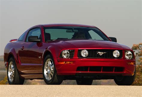 2005 Ford Mustang GT - price and specifications