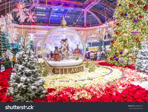 244 Christmas In Bellagio Hotel Images, Stock Photos & Vectors ...