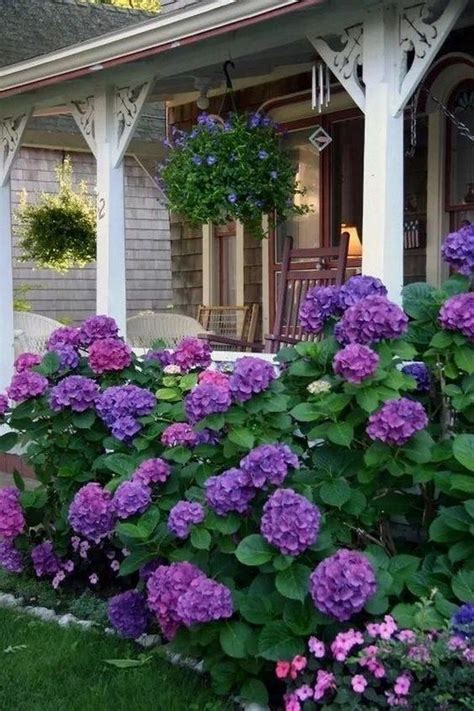 45 Flower Landscaping Ideas to Transform Your Front Yard in Spring 2020 | Flower garden design ...