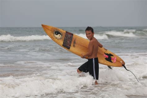 Bob McKerrow - Wayfarer: Surfing, architecture,and beaches in southern Sri Lanka.