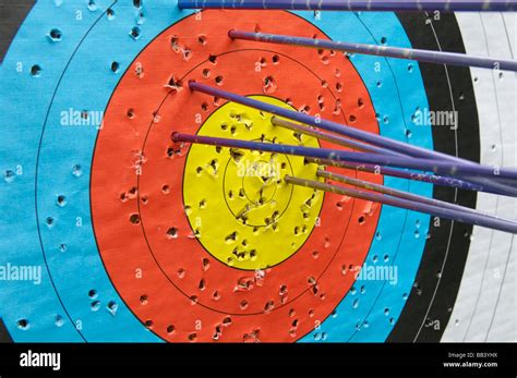 Arrows in an Archery target Stock Photo - Alamy