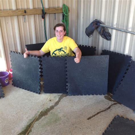 Interlocking Portable Horse Stall Mats 3/4 Inch x 2x2 Ft.