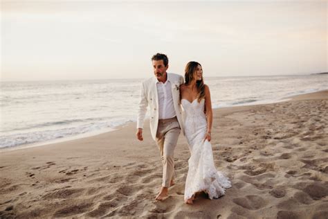 Sophisticated and Elegant Beach Wedding | Junebug Weddings