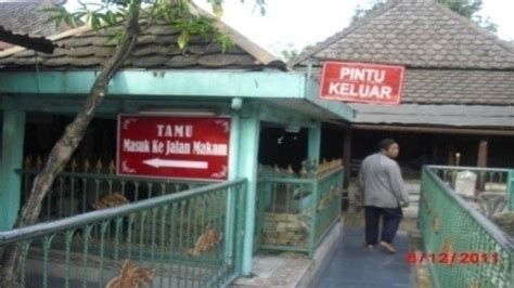 Makam Sunan Giri - TribunnewsWiki.com