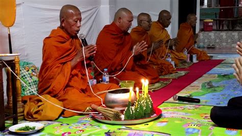Buddhist Chanting - YouTube
