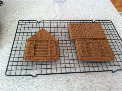 Pampered Chef Gingerbread House Mold Recipe Recipe - Genius Kitchen