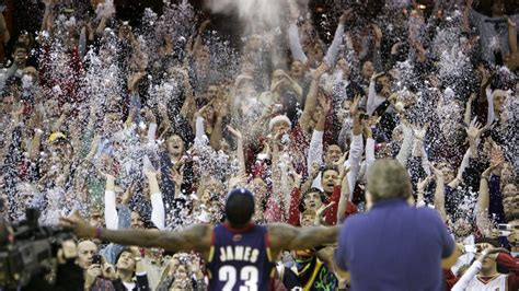 LeBron James’ chalk toss at Madison Square Garden mesmerizes Knicks ...