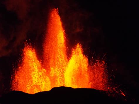 File:Fissure eruption in Holurhraun (Iceland), 13. September 2014.JPG ...