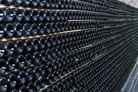 Storing champagne in the winery (Flip 2019) - Creative Commons Bilder