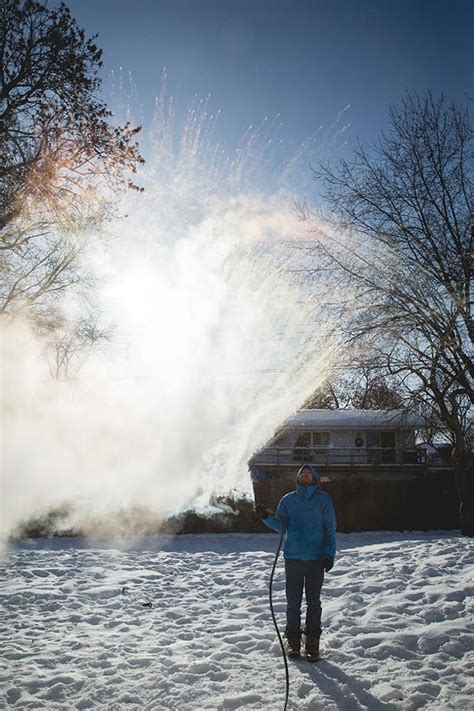 Boiling Water Science Experiment- – Fubiz Media