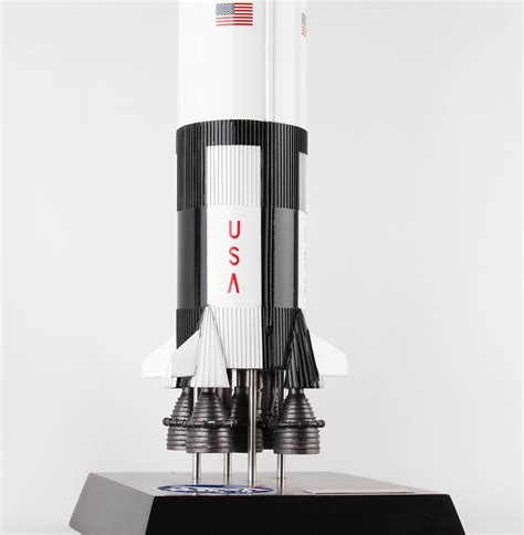 NASA - Apollo Saturn V Rocket Model - 1/100 Scale Model - Moon Rocket