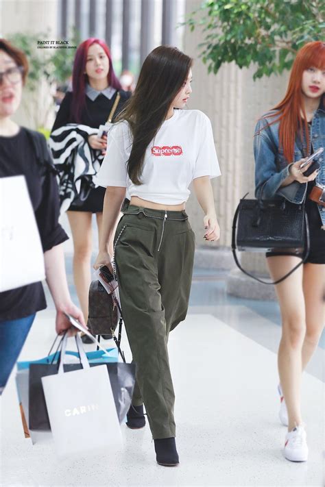 BLACKPINK's Fashion Makes An Airport Look Like A Runway - Koreaboo