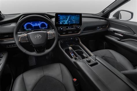 Toyota Highlander 2024 Interior Photos - Emmey Iormina