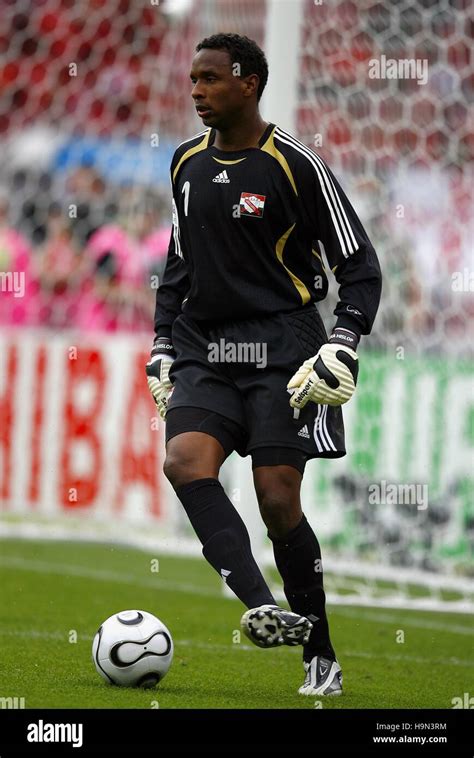 SHAKA HISLOP TRINIDAD & TOBAGO & WEST HAM U WORLD CUP NUREMBURG GERMANY 15 June 2006 Stock Photo ...