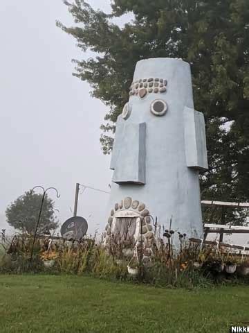 Wadena, IA - Squidward's House: Big Easter Island Head