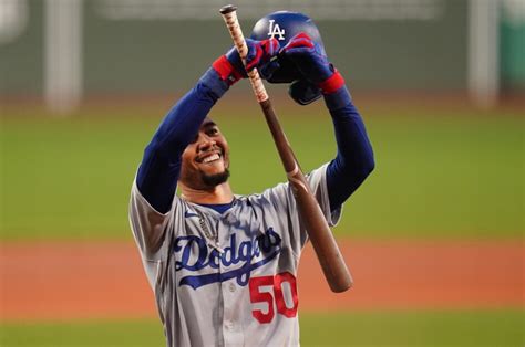 Watch: Mookie Betts Receives Standing Ovation From Red Sox Fans In ...