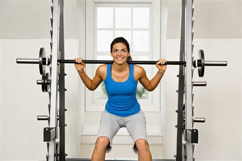 6 Reasons Females Should Lift Weights & weight lifting for women