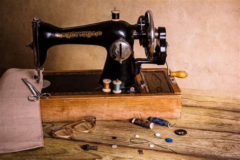 Ultimate Guide: Dressmaker Sewing Machine Models and History