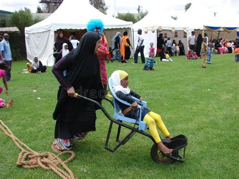 Wheelbarrow race stock photo. Image of summer, couples - 2403576